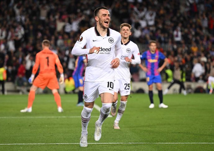 14 April 2022, Spain, Barcelona: Frankfurt's Filip Kostic celebrates scoring his side's third goal during the UEFA Europa League quarter-final, second leg soccer match between FC Barcelona and Eintracht Frankfurt at Camp Nou Stadium. Photo: Arne Dedert/