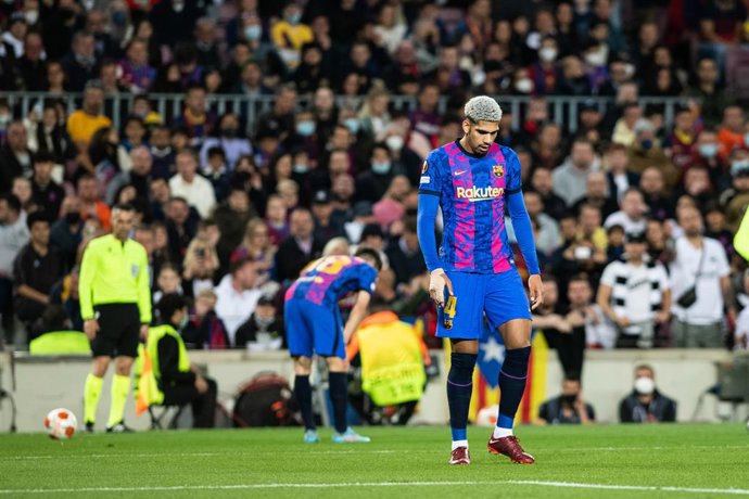 Ronald Araujo of FC Barcelona laments during the Europa League football match played between FC Barcelona and Frankfurt at Camp Nou stadium on April 14, 2022, in Barcelona, Spain.