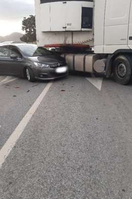 Accidente en Lorca entre un turismo y un camión