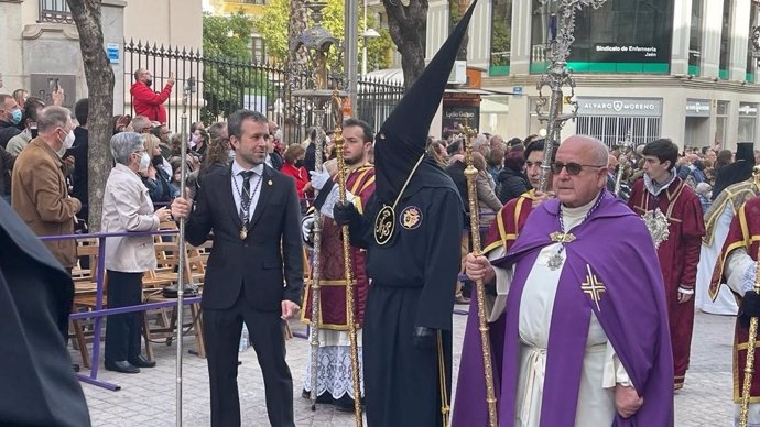 El alcalde de Jaén en la procesión de El Abuelo
