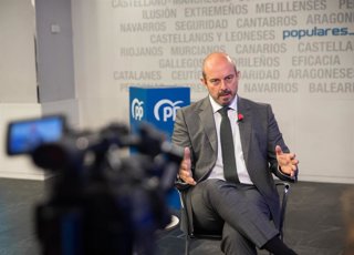 El vicesecretario de Coordinación Autonómica y Local del PP, Pedro Rollán, y número 2 del Senado por Madrid, Pedro Rollán, durante una entrevista de Europa Press, en la sede del Partido Popular de la calle Génova, a 13 de abril de 2022, en Madrid (España)