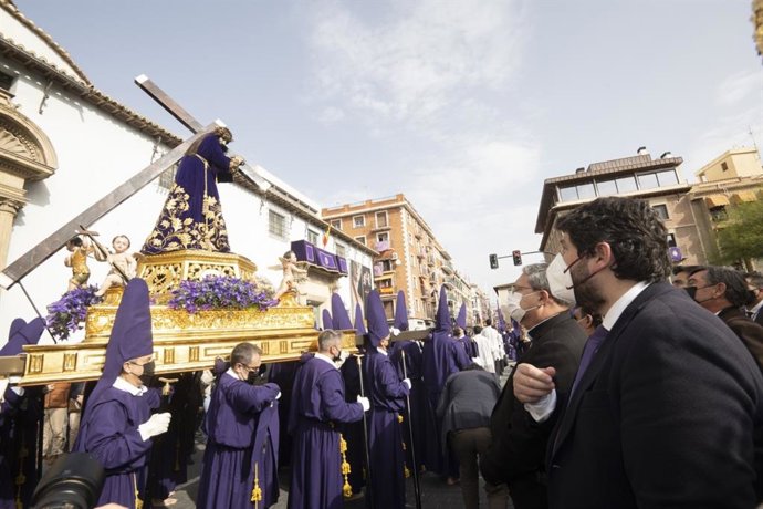 El presidente de la Comunidad, Fernando López Miras, asiste a la procesión de los Salzillos en Murcia