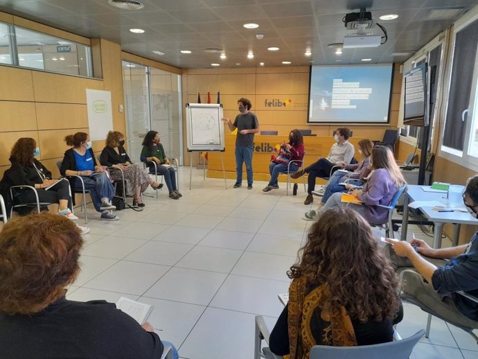 Taller de formación en facilitación de grupos para entidades juveniles y de voluntariado de Mallorca.