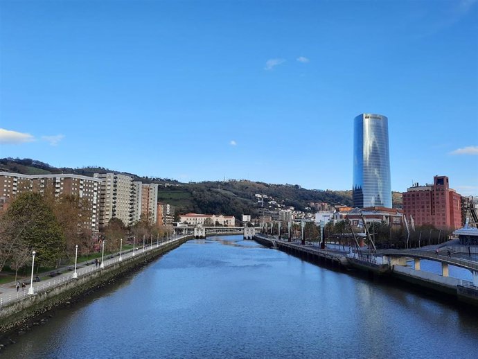 Bilbao en una jornada soleada
