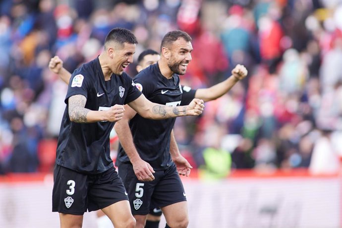 Archivo - Enzo Roco and Gonzalo Verdu of Elche CF celebrates the victory during the spanish league, La Liga Santander, football match played between Granada CF and Elche CF at Nuevo Los Carmenes stadium on March 12, 2022, in Granada, Spain.
