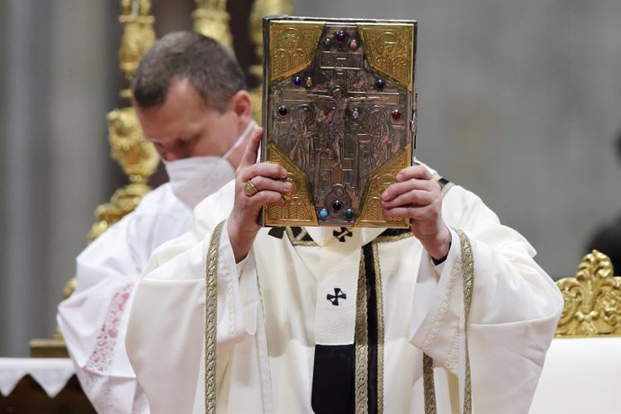 14 April 2022, Vatican, Vatican City: Pope Francis leads the Crism Mass at St. Peter's Basilica. Photo: Evandro Inetti/ZUMA Press Wire/dpa