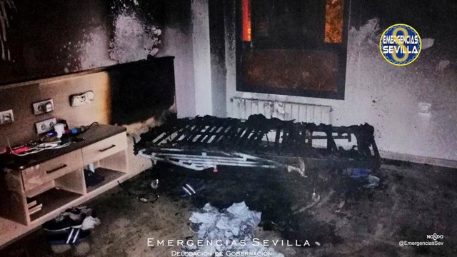Imagen de la cama carbonizada en el incendido en una residencia para personas con discapacidad en Sevilla.