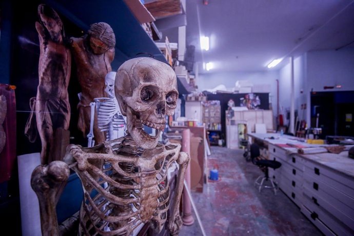 Archivo - Sala de atrezo y caracterización de la Escuela de Cine de la Comunidad de Madrid (ECAM).