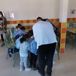 El cocinero Ángel Palacios, en la visita a un colegio