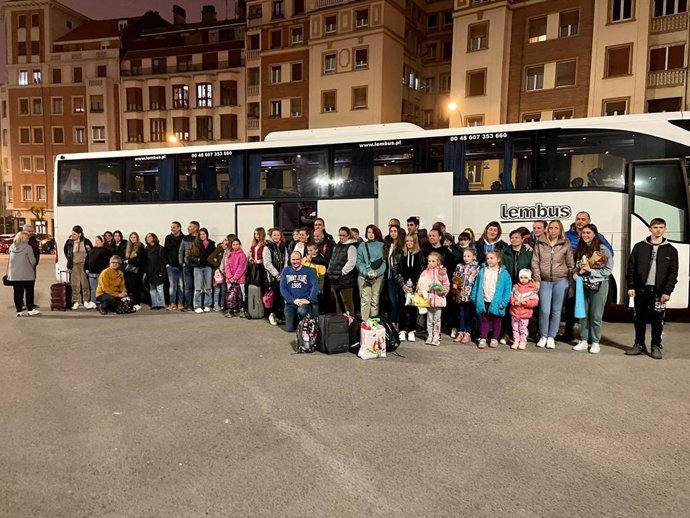 LLegada a Bilbao del primer autobús con familias ucaranianas fletado por Chernobil Elkartea