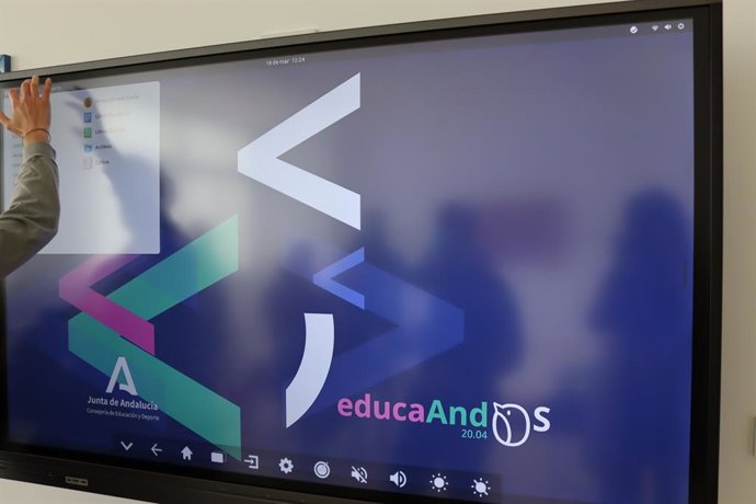 Imagen de las pantallas digitales que instalará la Consejería en los centros educativos.