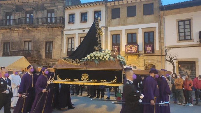 Procesión del Santo Entierro en la Semana Santa de Villaviciosa (Asturias)