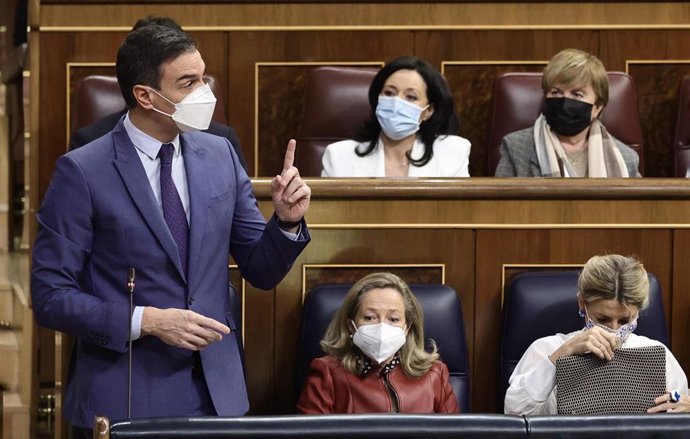 El presidente del Gobierno, Pedro Sánchez, interviene en una sesión plenaria, en el Congreso de los Diputados, a 6 de abril de 2022, en Madrid (España).