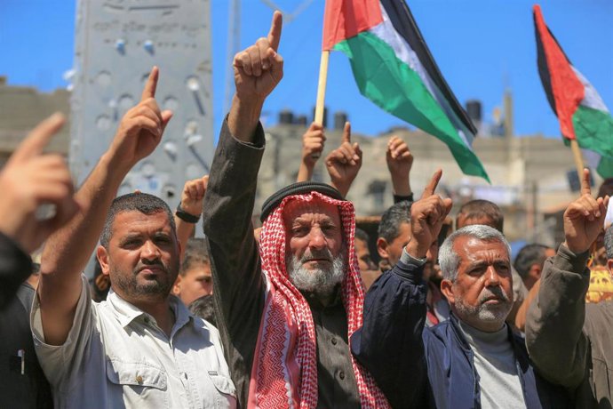 Manifestación en Gaza en solidaridad con las víctimas de las cargas israelíes en la Explanada de las Mezquitas de Jerusalén
