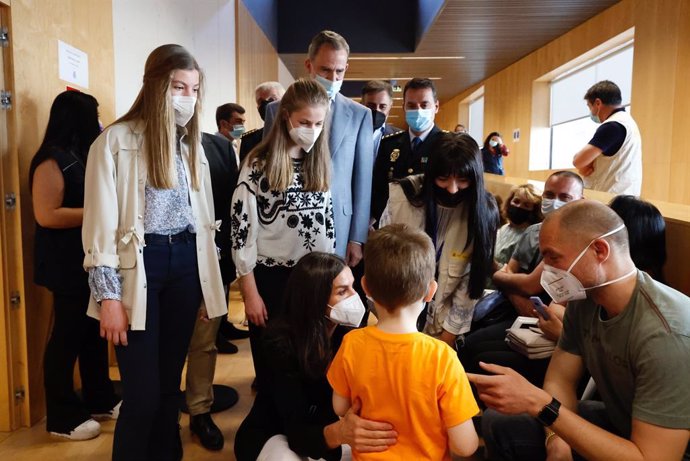 Los Reyes, acompañados por la Princesa de Asturias y la Infanta Sofía, han visitado el Centro de Recepción, Atención y Derivación de refugiados ucranianos ubicado en Pozuelo de Alarcón, Madrid.