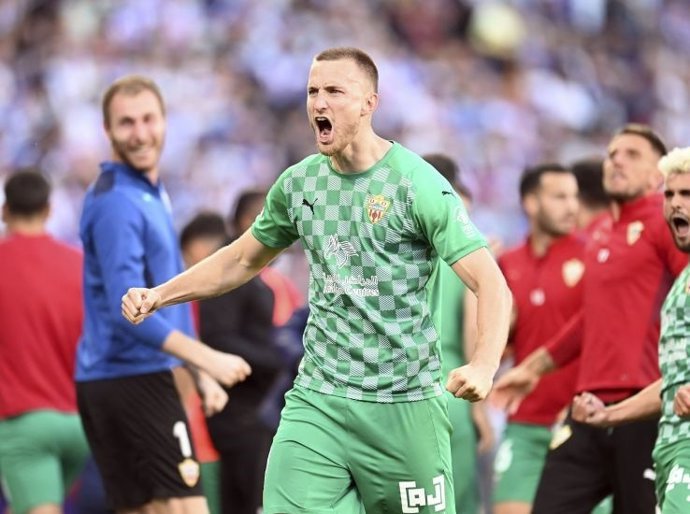 Rodrygo Ely celebra el tanto del empate para el Almería ante el Valladolid
