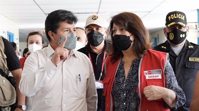El presidente de Perú, Pedro Castillo, y la Ministra de la Mujer y las Poblaciones Vulnerables, Diana Mirian Miloslavich