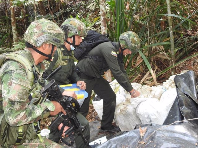 Militares incautan 3.055 kilos de cocaína.