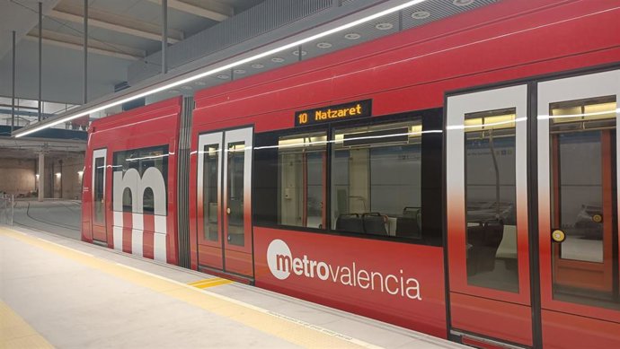Imagen de una unidad de la L-10 de Metrovalencia en la estación de Alacant.