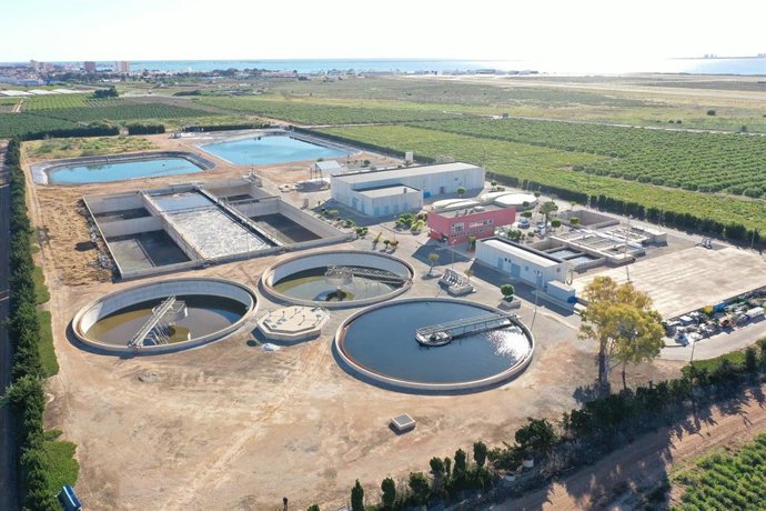 Imagen de la depuradora de San Javier, cuya planta experimental para el tratamiento de lodos ha sido reconocida como práctica innovadora por la red INtercamBIOM