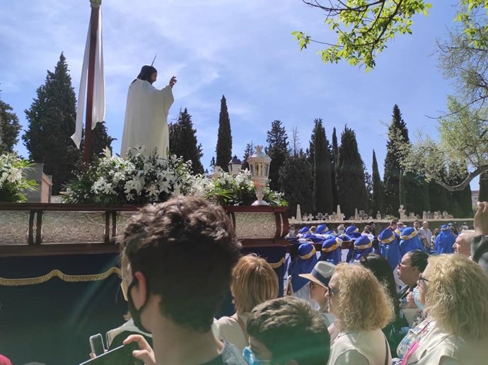 Centenares de logroñeses acompañan a Cristo Resucitado en la última Procesión de la Semana Santa 2022