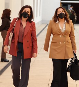 La consejera  de Agricultura, Carmen Crespo, junto a la directora general de Calidad Ambiental y Cambio Climático, María López Sanchís
