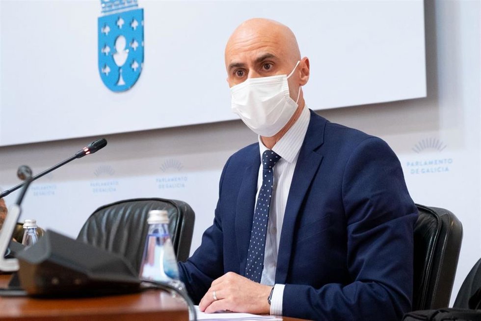El gerente del Sergas. José Flores, en la comisión de Sanidade.