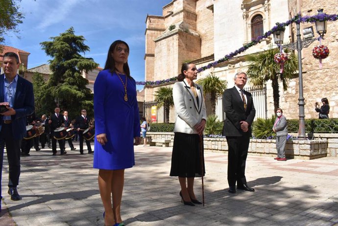 La alcaldesa de Ciudad Real, Eva María Masías, en la procesión del Domingo de Resurrección