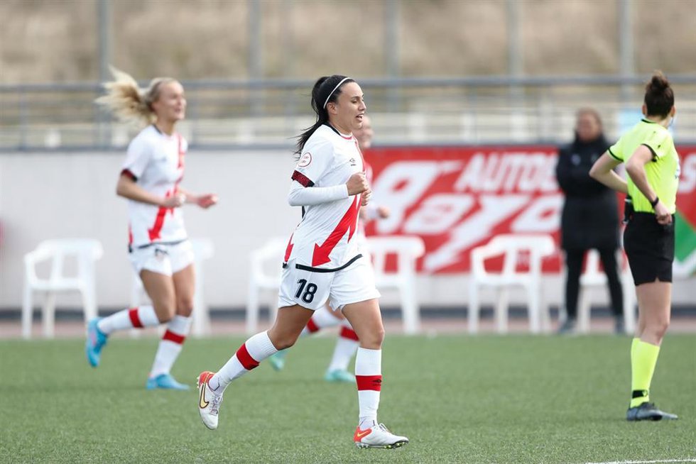 Archivo - Camila Sáez durante un partido del Rayo Vallecano en la Primera Iberdrola 2021-2022