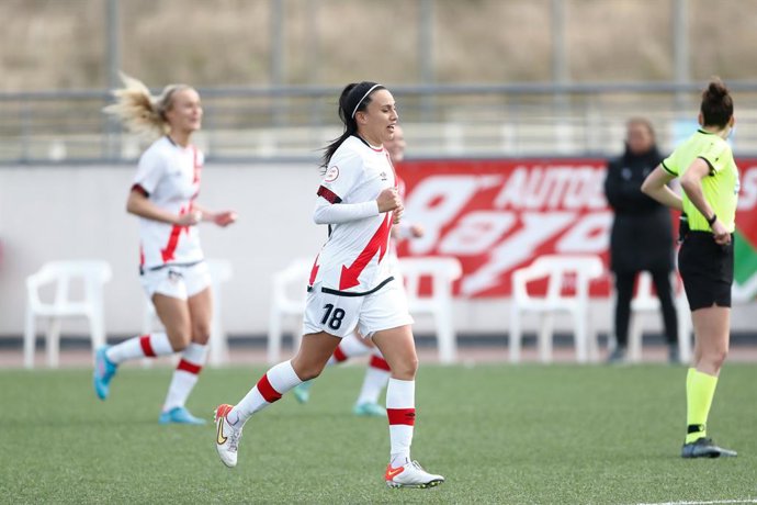 Archivo - Camila Saez of Rayo Vallecano celebrates a goal during the Spanish Women League, Primera Iberdrola, football match played between Rayo Vallecano and Madrid CFF at Ciudad Deportiva Rayo Vallecano on February 13, 2022, in Madrid, Spain.