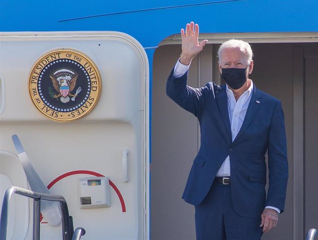 Archivo - El presidente de Estados Unidos, Joe Biden, saliendo del 'Air Force One', el avión presidencial