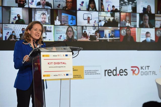 Archivo - La vicepresidenta primera y ministra de Asuntos Económicos, Nadia Calviño, interviene en la presentación del Kit Digital