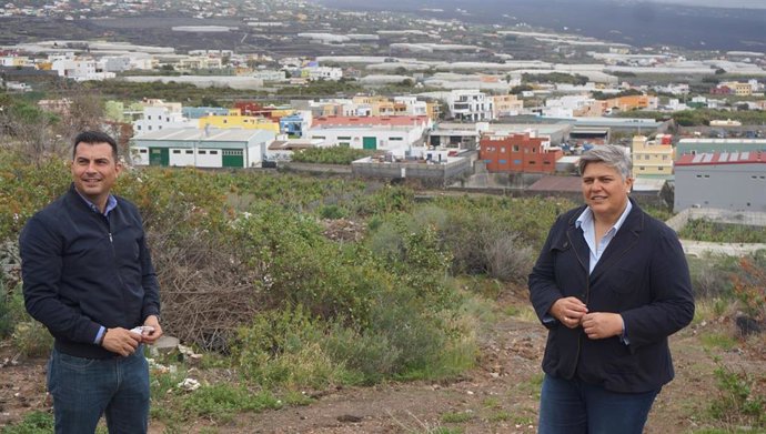 La alcaldesa de Los Llanos de Aridane, Noelia García, y el concejal de Urbanismo, Manuel Perera