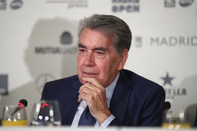 Archivo - El director del Mutua Madrid Open, Manolo Santana, en el Desayuno Deportivo Europa Press