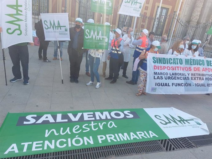 El Sindicato Médico Andaluz ha convocado este lunes una nueva concentración ante San Telmo en defensa de la Atención Primaria y las condiciones laborales de las urgencias extrahospitalarias.