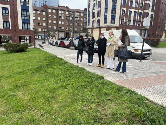 Cristina Coto visita la calle Abundio Gascón.