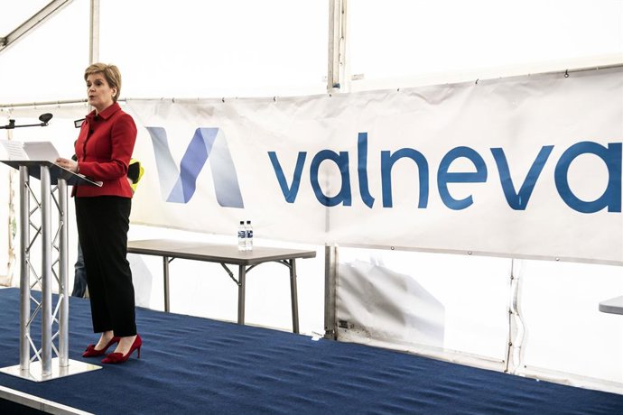 28 March 2022, United Kingdom, Livingston: Scotland's First Minister Nicola Sturgeon speaks during her visit to the new Valvena Scotland vaccine manufacturing plant. Photo: Andy Buchanan/PA Wire/dpa