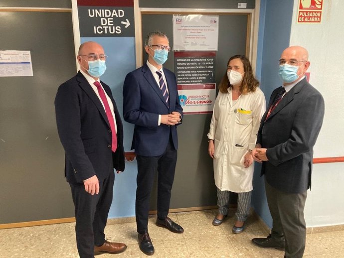 El Consejero De Salud, Juan José Pedreño, (2I); El Gerente Del Servicio Murciano De Salud, Francisco Ponce (1I), Y El Gerente Del Área I De Salud, Francisco Soriano (1D), Visitan La Unidad De Ictus Del Hospital Virgen De La Arrixaca