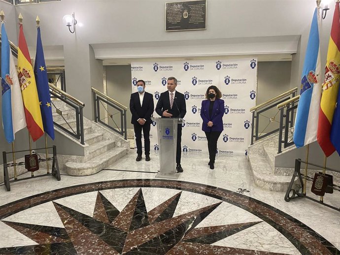 El delegado del Gobierno, José Miñones, y el presidente de la Diputación de A Coruña y secretario xeral del PSdeG, Valentín González Formoso, en rueda de prensa