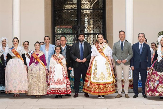 El presidente de la Comunidad, Fernando López Miras, recibe en el Palacio de San Esteban a las Reinas de la Huerta 2022 y a sus damas de honor, dentro de los actos con motivo de las Fiestas de Primavera de Murcia