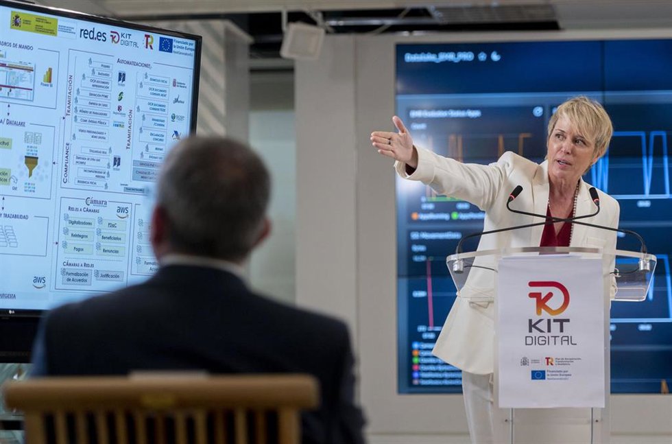 La Secretaria de Estado de Digitalización e Inteligencia Artificial, Carme Artigas, interviene en un acto con motivo de la entrega de los primeros kit digitales, en Red.es, a 18 de abril de 2022, en Madrid (España). 
