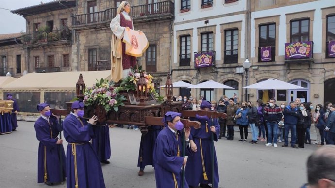 Procesión del Santo Entierro en la Semana Santa de Villaviciosa (Asturias)