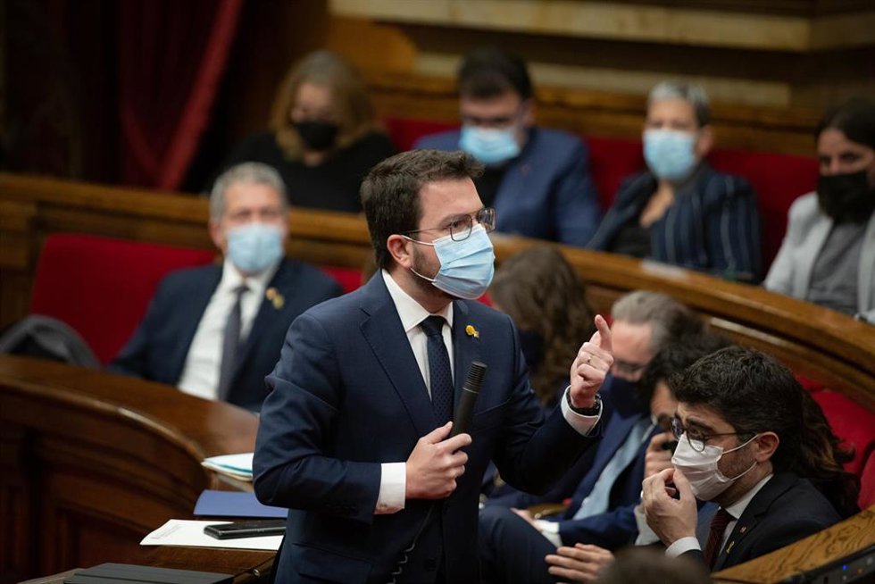 El presidente de la Generalitat, Pere Aragons, en la sesión de control al Govern en el pleno del Parlament