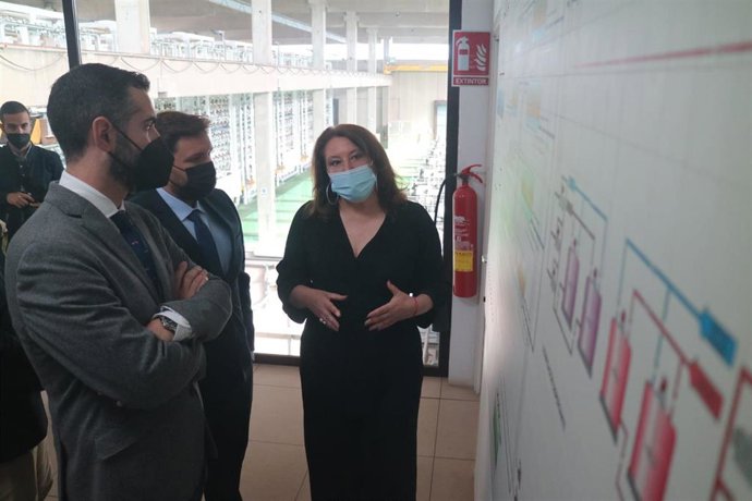 La consejera de Agricultura visita la desaladora de El Bobar de cara a su ampliación.
