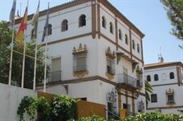 Fachada del centro de formación San Francisco en Alcalá de Guadaíra.