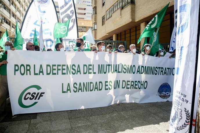 CSIF se manifiesta contra los recortes sanitarios en las mutuas de funcionarios