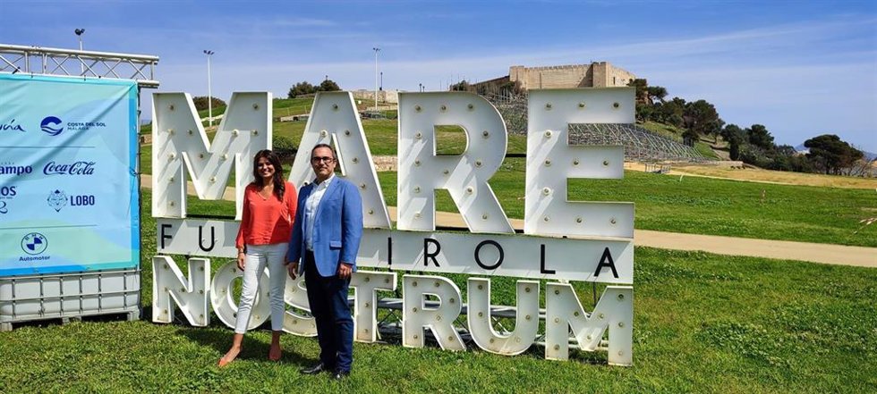 La delegada territorial de Turismo en Málaga, Nuria Rodríguez, y el concejal de Cultura de Fuengirola, Rodrigo Romero, presentan colaboración de la Junta en Marenostrum Fuengirola.