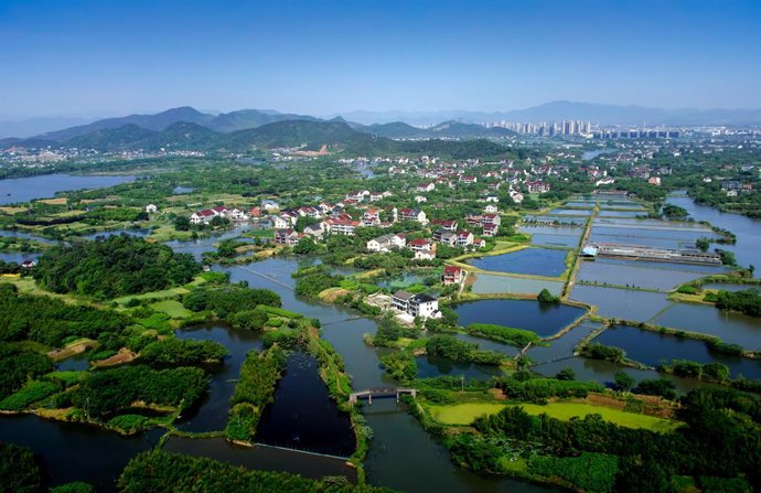Deqing practices green development concept in building internationalized modern garden county