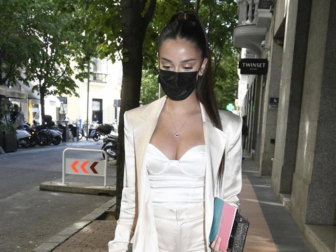 JULIA JANEIRO CELEBRA SU CUMPLEAÑOS CON SU PAREJA TOMMY ROSSI Y LA FAMILIA DE ESTE