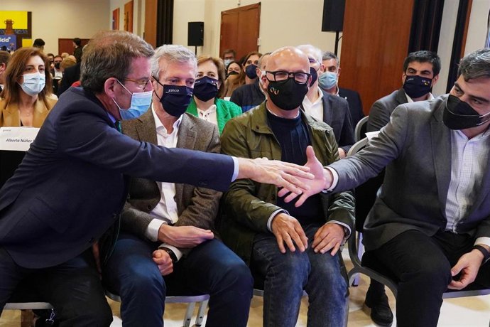 (I-D) El presidente nacional del Partido Popular y del PPdeG, Alberto Núñez Feijóo; el vicepresidente primero de la Xunta, Alfonso Rueda; el presidente de la Diputación de Ourense y líder provincial del PP, Manuel Baltar, y el presidente provincial del 